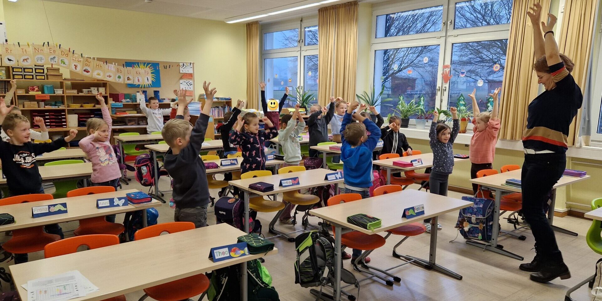 Die Giraffen strecken sich